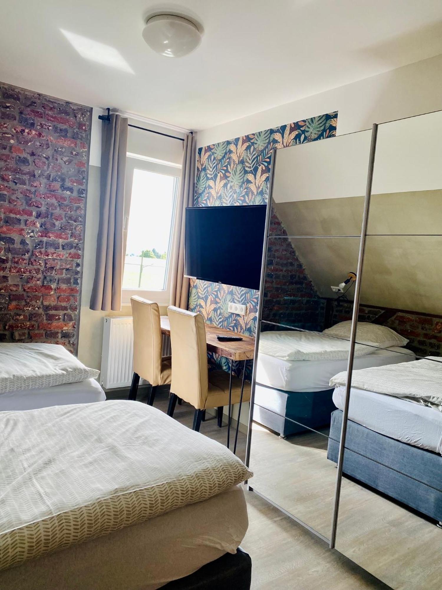 Phoenix Apartments - Monteurwohnung Mit Riesiger Parkflaeche Bielefeld Buitenkant foto
